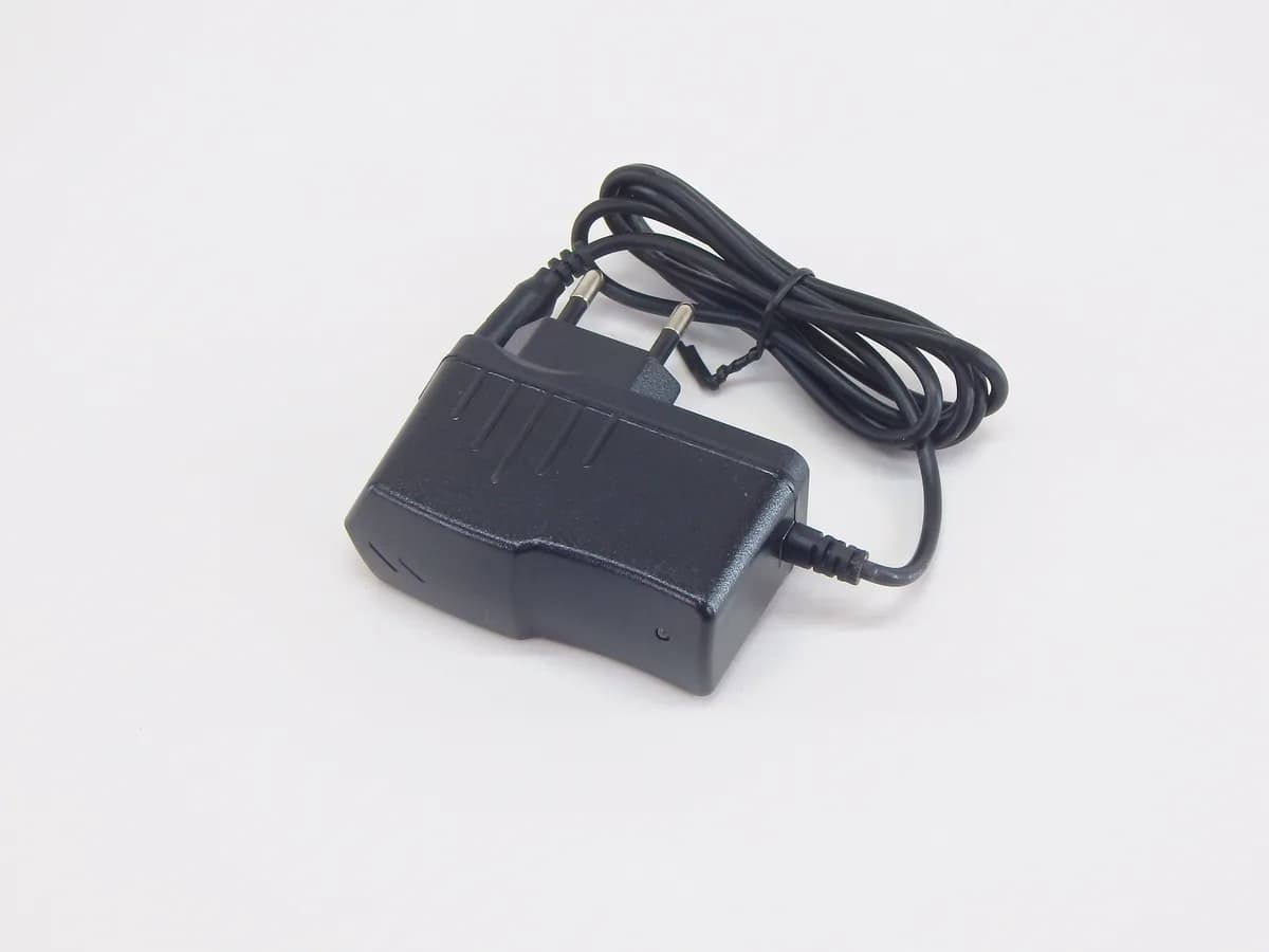 Зарядное устройство HB-084050 для тележек CW 8,4V/0,5A (Charger) горизонтальное — фото 3